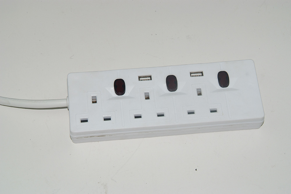 13A Fused BSI Approved 3 Gang Socket Outlet UK Power Strip with Switch And Usb Port
