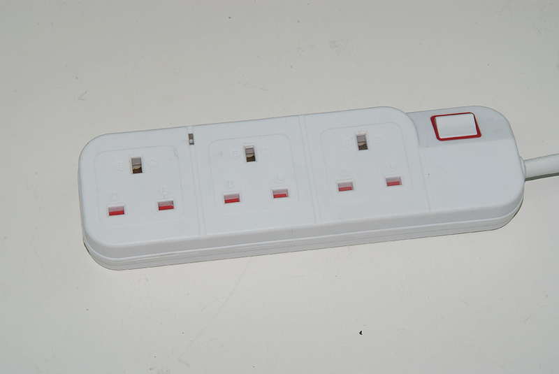 Extension Surge Protector Power Strip with 3 AC Oulet And 2 Usb Charge